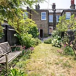 Tooting\'S Charming Victorian Garden Hideaway